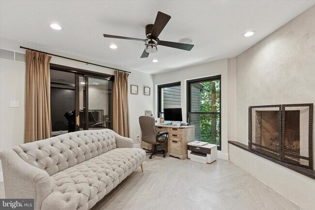 Building Photo - 1220 Valley Rd