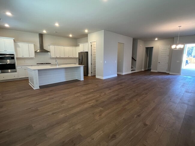 Building Photo - Stunning 4 Bedroom 4.5 Bath Home In Summer's Corner~