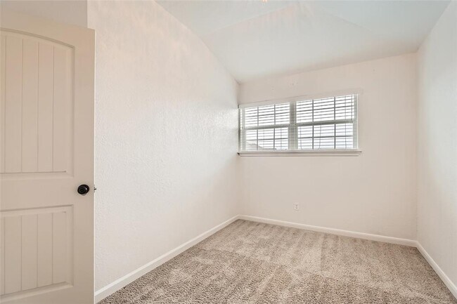 Building Photo - 2330 Blake Way