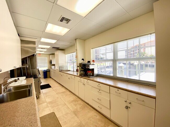 Building Photo - 2871 N Ocean Blvd