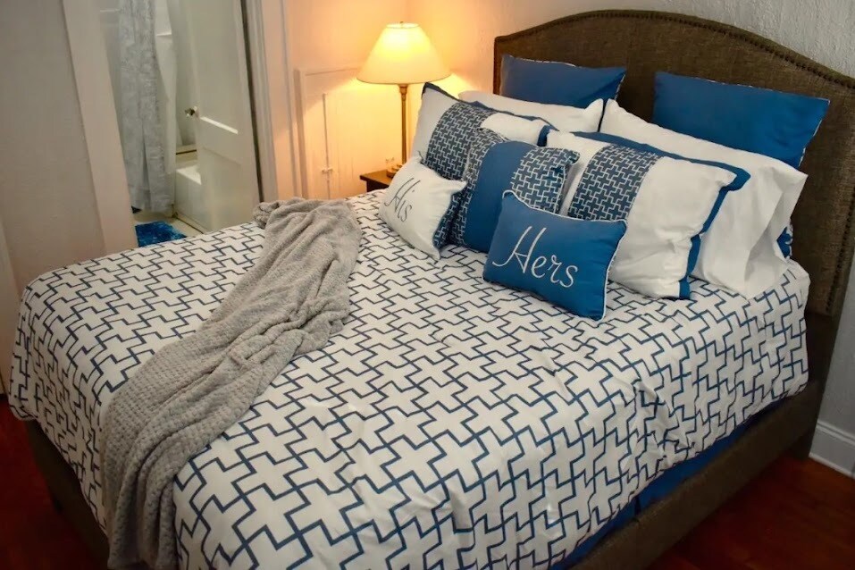 Building Photo - 407 S Melville Ave