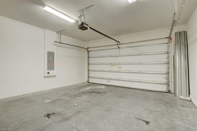 Building Photo - 12762 Fairington Way