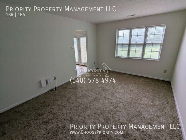 Building Photo - 13 Holly Ct