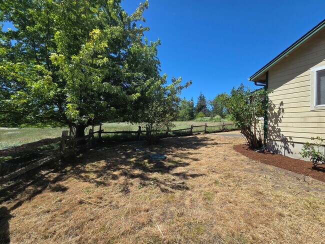Building Photo - Port Ludlow Farmhouse for Rent, Freshly Updated and Available Now!
