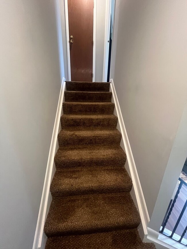 Building Photo - 3 bedroom Condo - Includes resident only c...