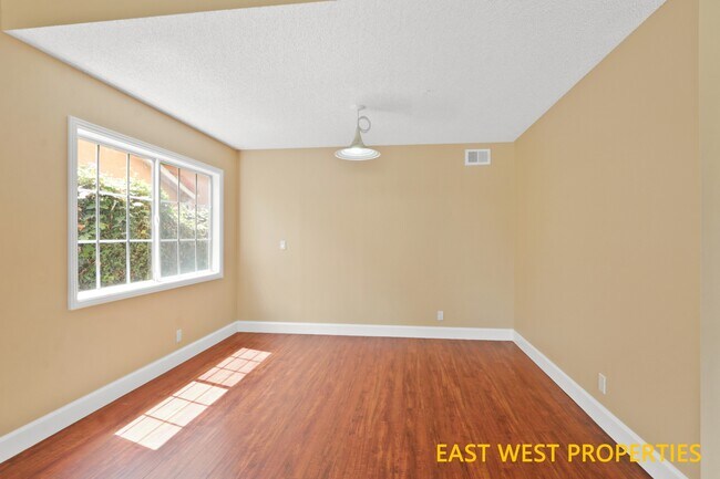 Building Photo - 11186 Lavender Ave