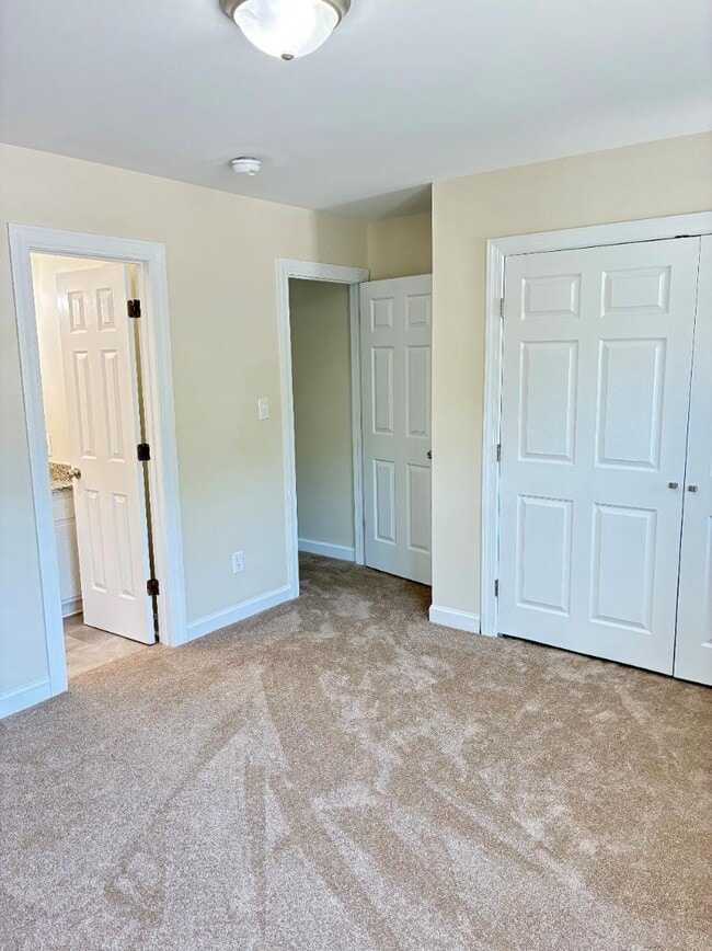 Building Photo - 1604 Pecan Ct N