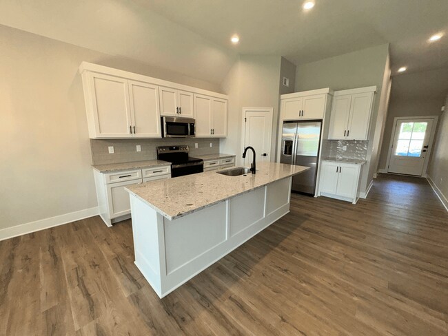 Building Photo - 1437 SW Winthrop Dr