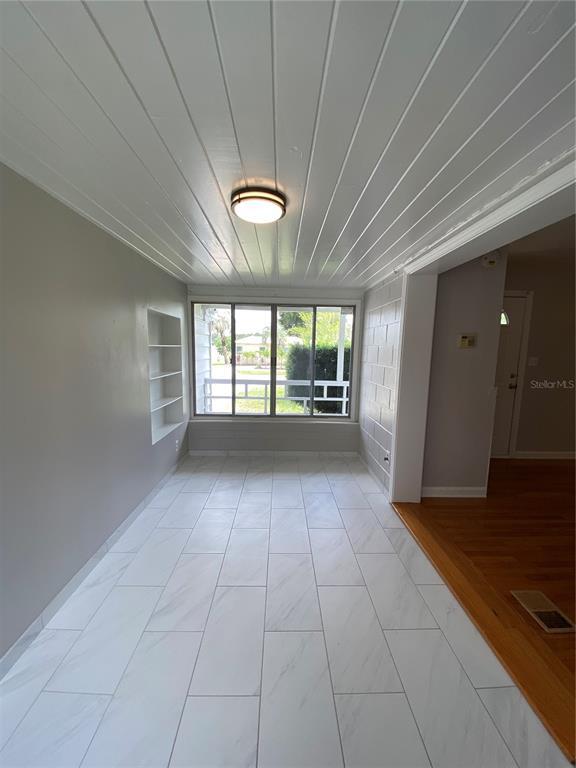 Building Photo - 1044 N Bumby Ave