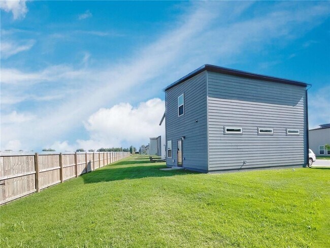 Building Photo - 751 St Charles Pl