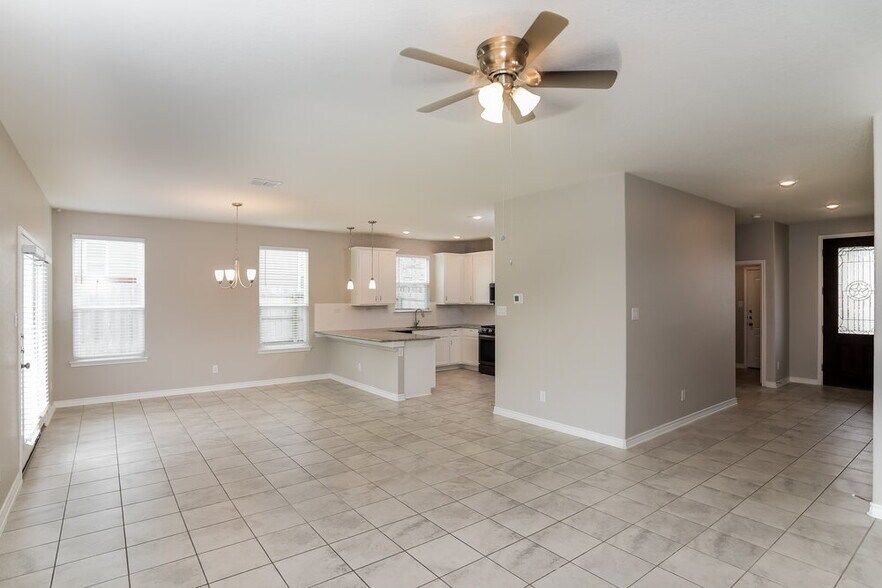 Building Photo - 14619 Jocasta Dr