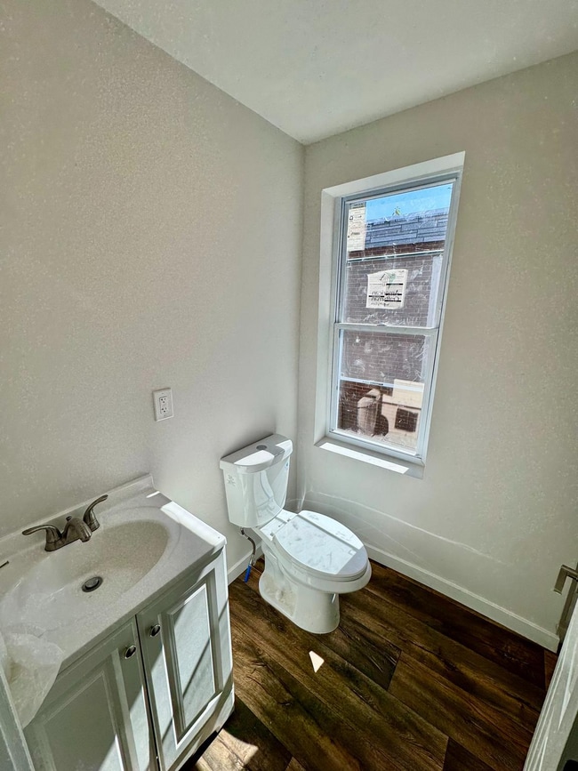 Building Photo - 2055 E Stella St