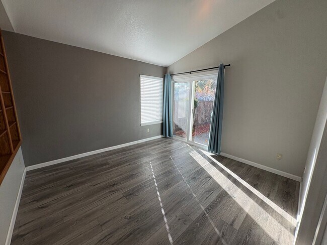 Building Photo - Cozy 3 Bed 2 Bath Home in Brentwood