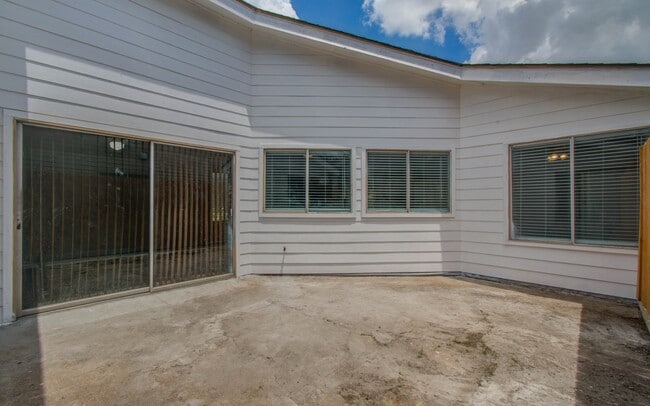 Building Photo - 6326 Briar Terrace Dr