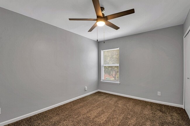 Building Photo - 401 S Cannady Dr