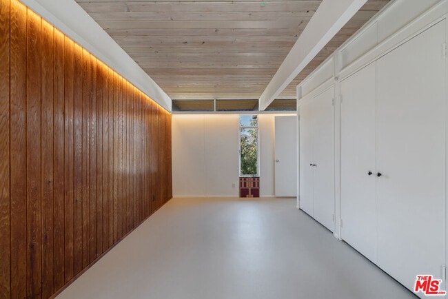Building Photo - 1404 Oak Grove Dr