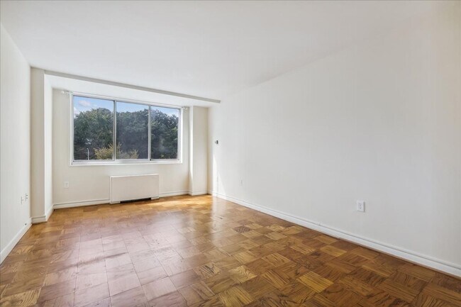 Building Photo - 10401 Grosvenor Pl