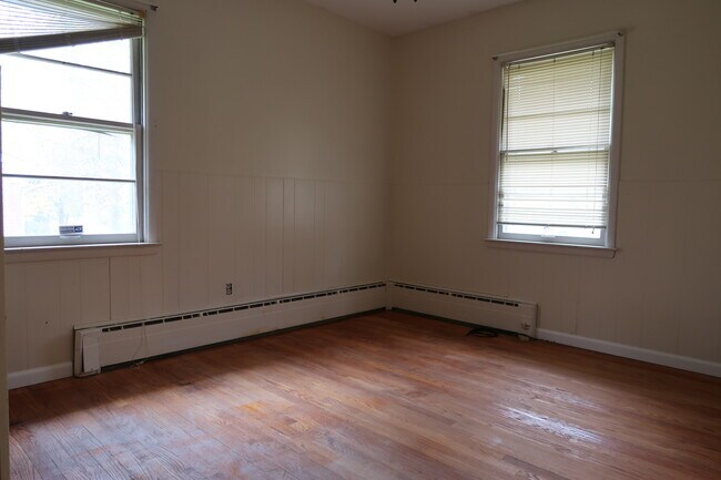 Building Photo - 3044 Kalamazoo Ave SE