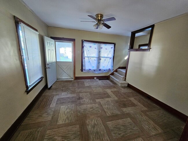 Building Photo - 3 bedroom, 2 bath house