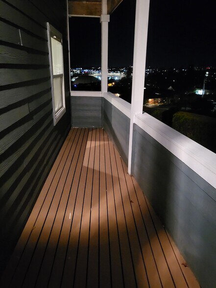 Building Photo - 616 Laurel Dr