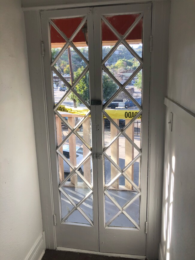 door to balcony - 4510 N Figueroa St