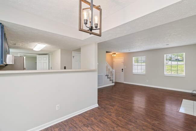 Building Photo - 8295 Oak Terrace Ln