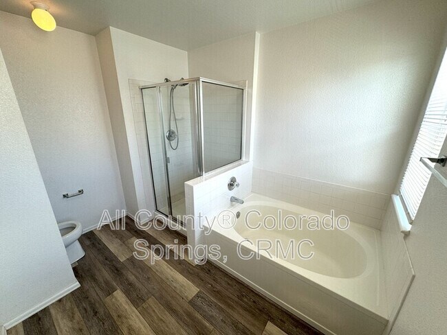 Building Photo - 5859 Instone Cir