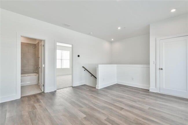 Building Photo - 490 Harmony Ter NW