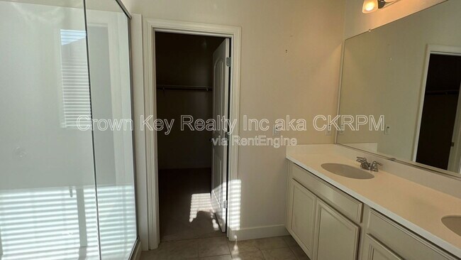 Building Photo - 448 Albertina Ave
