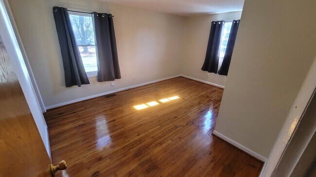 Building Photo - 5137 Raynor Rd