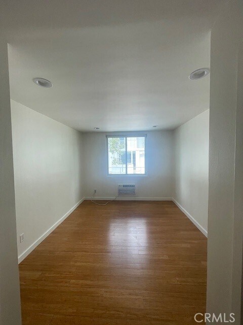 Building Photo - 1124 N La Cienega Blvd
