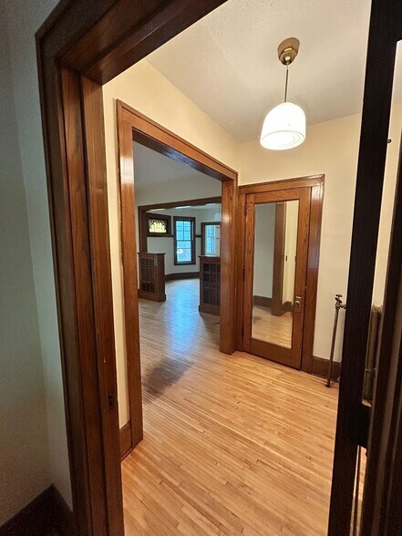 Foyer and closet - 2806 Pleasant Ave
