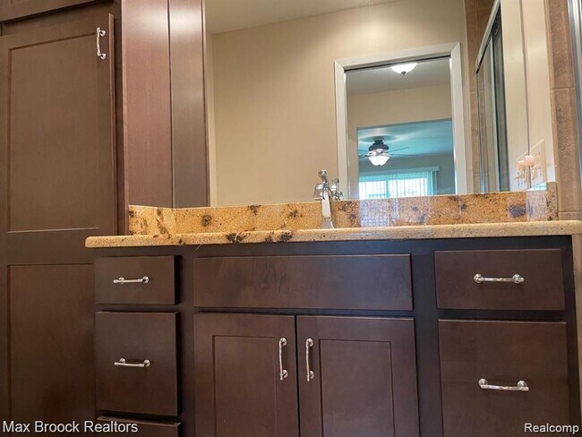 Building Photo - 4585 Laurel Club Cir