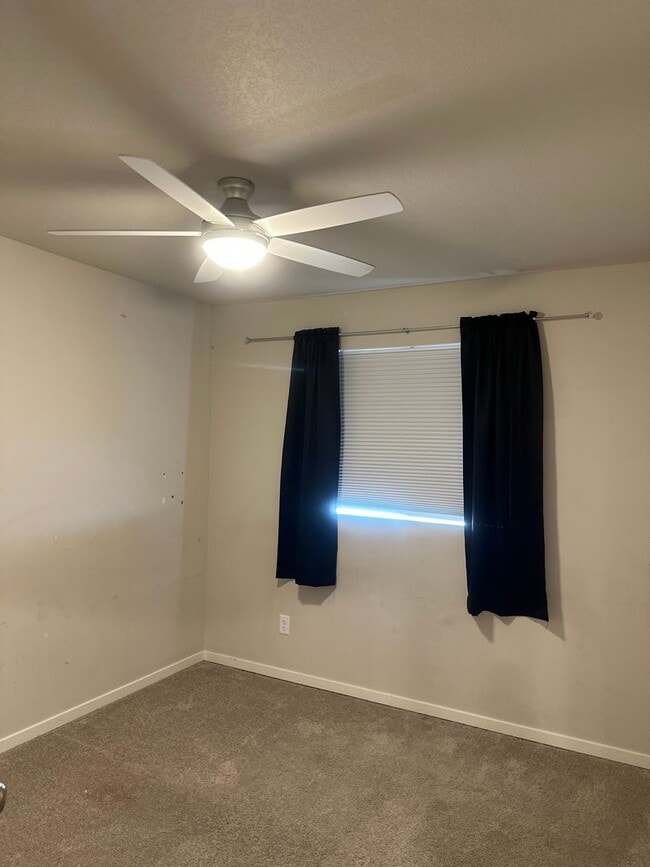 Building Photo - ? Modern 3-Bedroom Townhouse with Bright O...