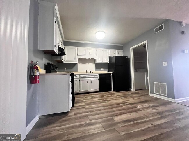 Building Photo - 251 Knight Dr