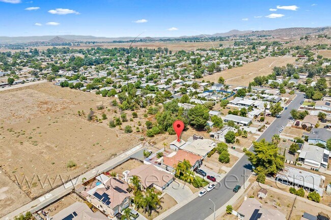 Building Photo - Cozy 2 Bed/1 Bath Unit In Peaceful Homeland Neighborhood!