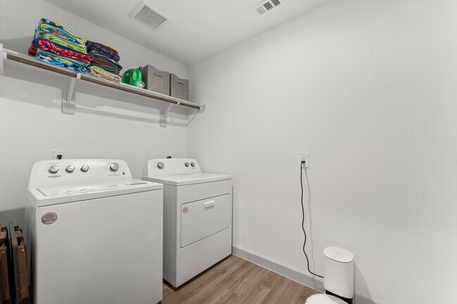 Building Photo - 1007 Cotswold Ct