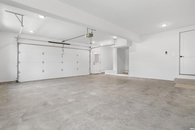 Building Photo - 4092 Cottonwood Dr