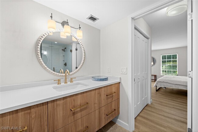 Building Photo - 208 Bobolink Way