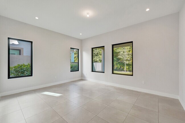 Building Photo - 5928 Brookfield Cir
