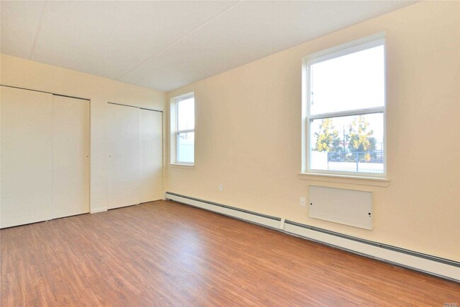 Building Photo - 420 Schroeders Ave