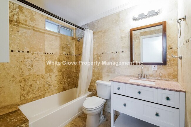 Building Photo - Remodeled 1924 3 Bedroom LA Home