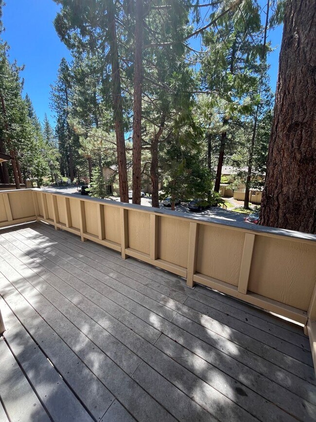 Building Photo - Available Now! 4 bedroom, 2.5 bath unit