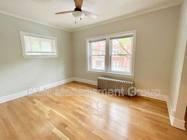 Building Photo - 1067 W Dakin St