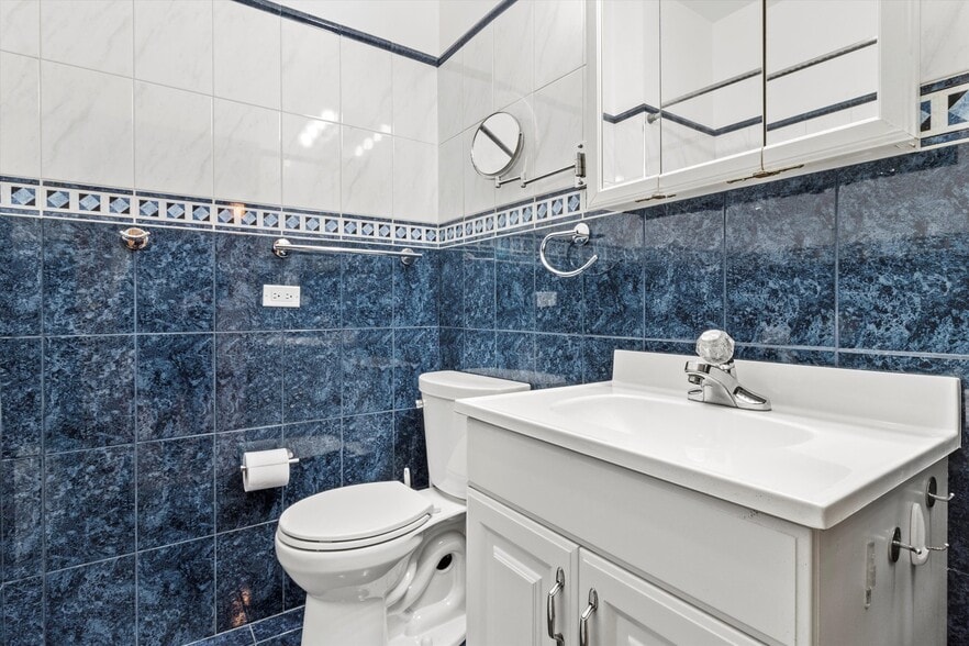 Building Photo - 911 N Fairfield Ave