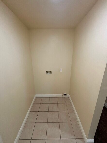 Building Photo - 1337 W 55th St