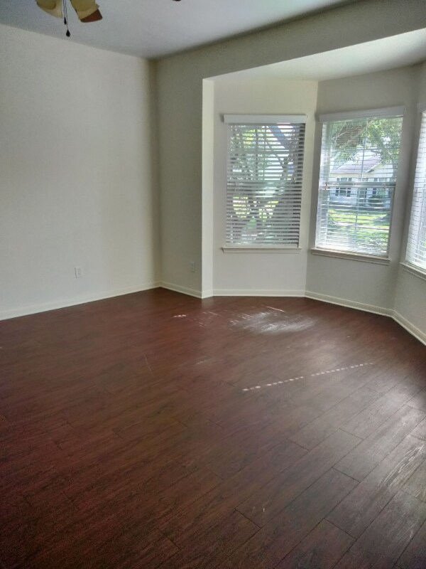 Building Photo - 20706 Settlers Lake Cir N