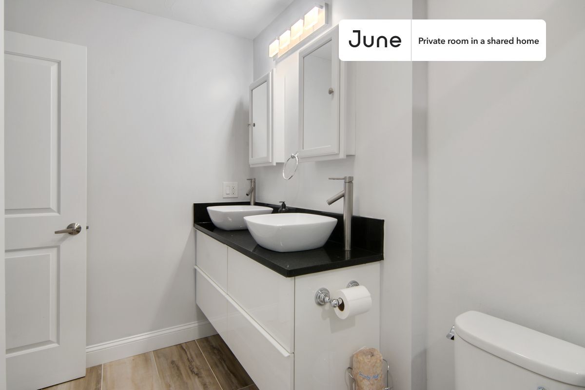 Building Photo - Room in Shared 5 bed/2 bath home in Allston