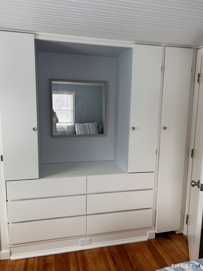 Building Photo - 22 Indianola Rd