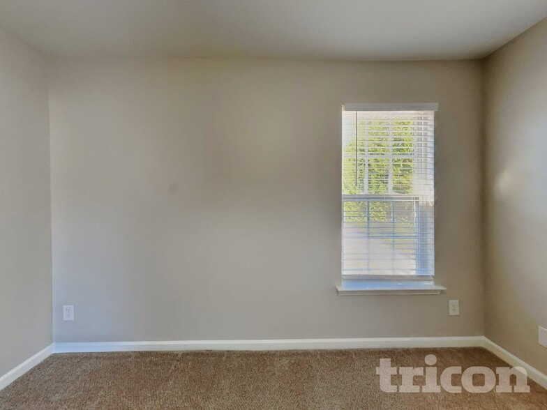 Building Photo - 1011 Ronald Rd